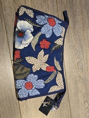 VINTAGE Luxor Navy Blue Floral Accessory with Red Detail
